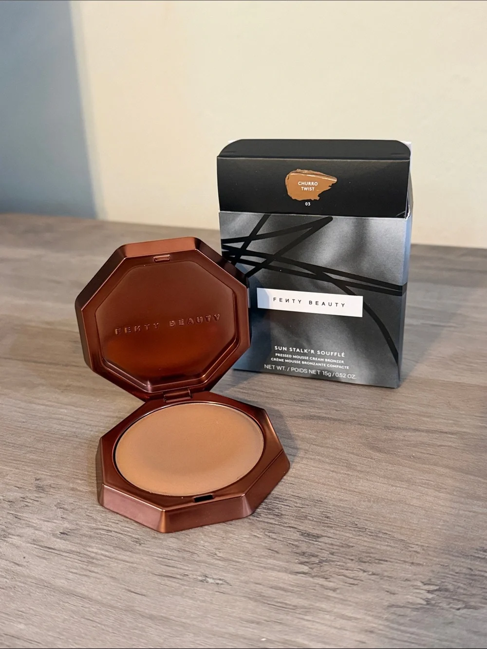 FENTY BEAUTY-Sun Stalk'r Soufflé Blurring +Blendable Pressed Mousse-churro twist